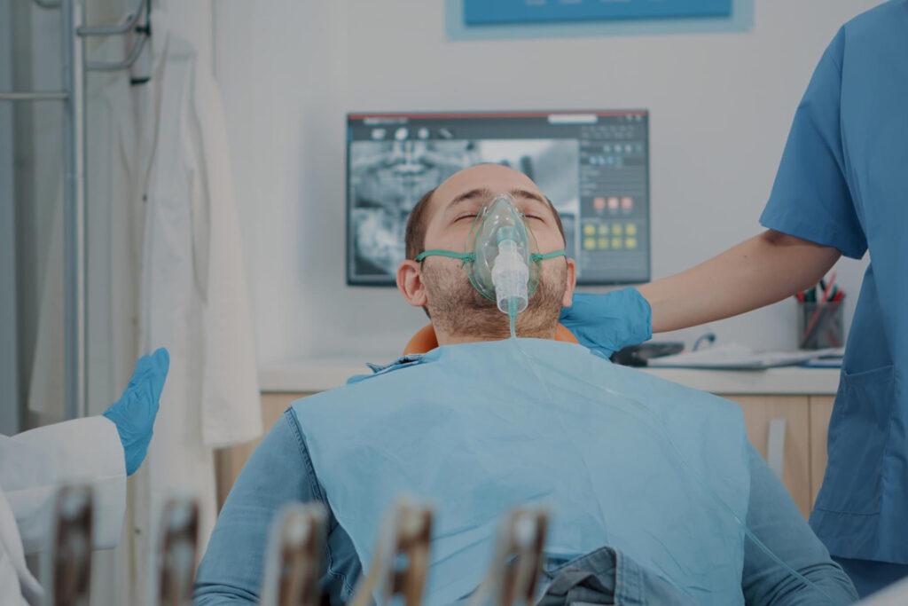 Konfor odaklı sedasyonlu diş tedavisi planlaması yapılan klinik uygulama